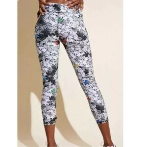 Terez x Peloton Silver Star Graphic Mid Rise Capri Leggings